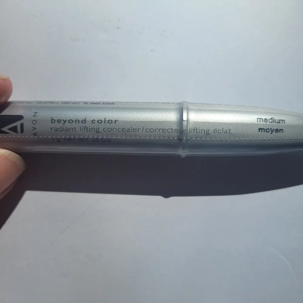 Avon Beyond Color Radiant Lifting Concealer Medium .25 oz